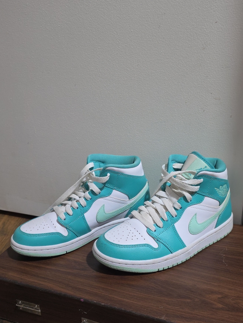 Nike Air Jordan 1 Mid in White & Teal Mint